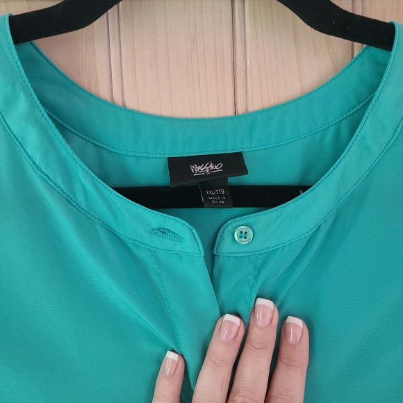 Super cute, sleeveless shirt dress. - Picture 2 of 3